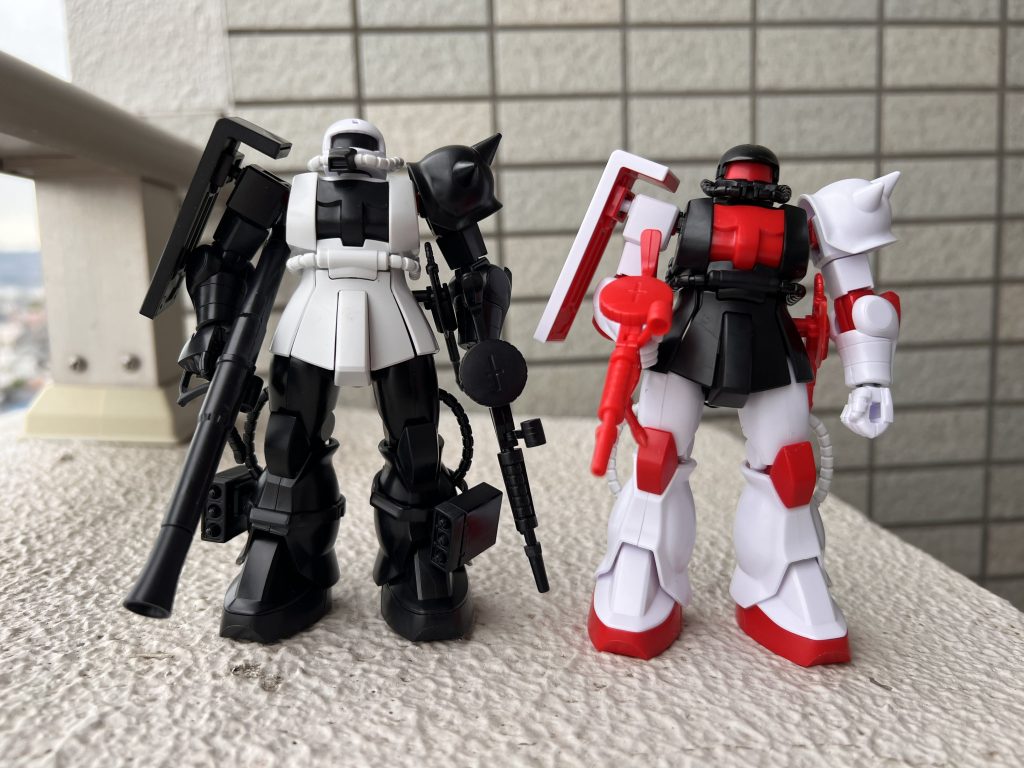 両方ジャンク品で安価で購入しました。ゲート処理のみなので、これからカッコ良くなるよう手を加えていこうと思っています。【悲報】組み替え中にユニクロザクⅡの鼻が無くなってました(T-T)