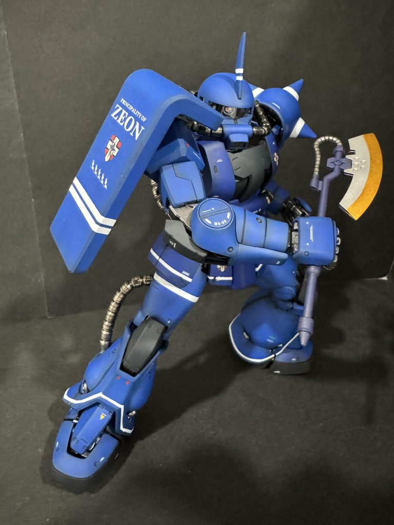 ヒートホークは塗り分けパターンを若干変更し発熱状態に。グフでガンダムと交戦した事からか、ラル専用=格闘戦というイメージが刷り込まれています。