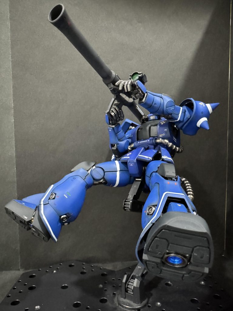 バズーカもいいですね。右手がなかなか武器を保持してくれず、イライラしながら撮った1枚。イライラのためマシンガンは持たせてあげませんでした😓ヒートホークとバズーカのショットは写真センスの無い私には最高の出来栄えですw