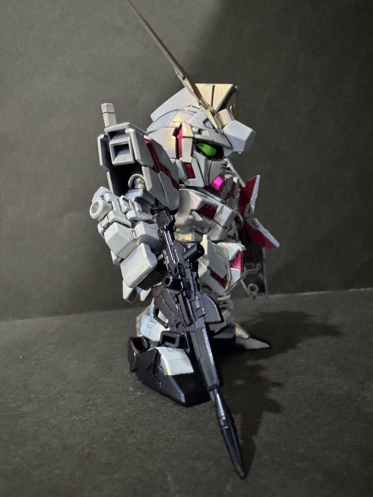 外装はEXブラック →  スターブライトシルバー →  クリアホワイトでチタニウムフィニッシュ風に塗装しました。