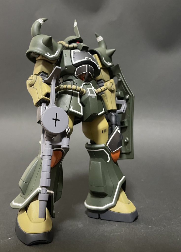 ベースは普通のリバイブグフを塗装し、21st CENTURY REAL TYPE Ver.のデカールを使用しました。…が、このデカールが気が狂うほど貼りにくかったです(T . T)