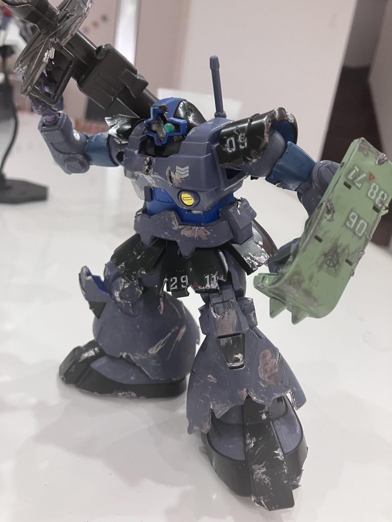 破損はニッパーで切ってそこにガンダムマーカーを塗ってます