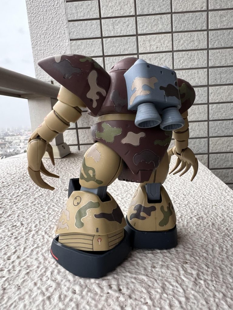 海外製のデカールでしたので、期待はしてなかったのですが、扱いが非常に難しいデカールでした。