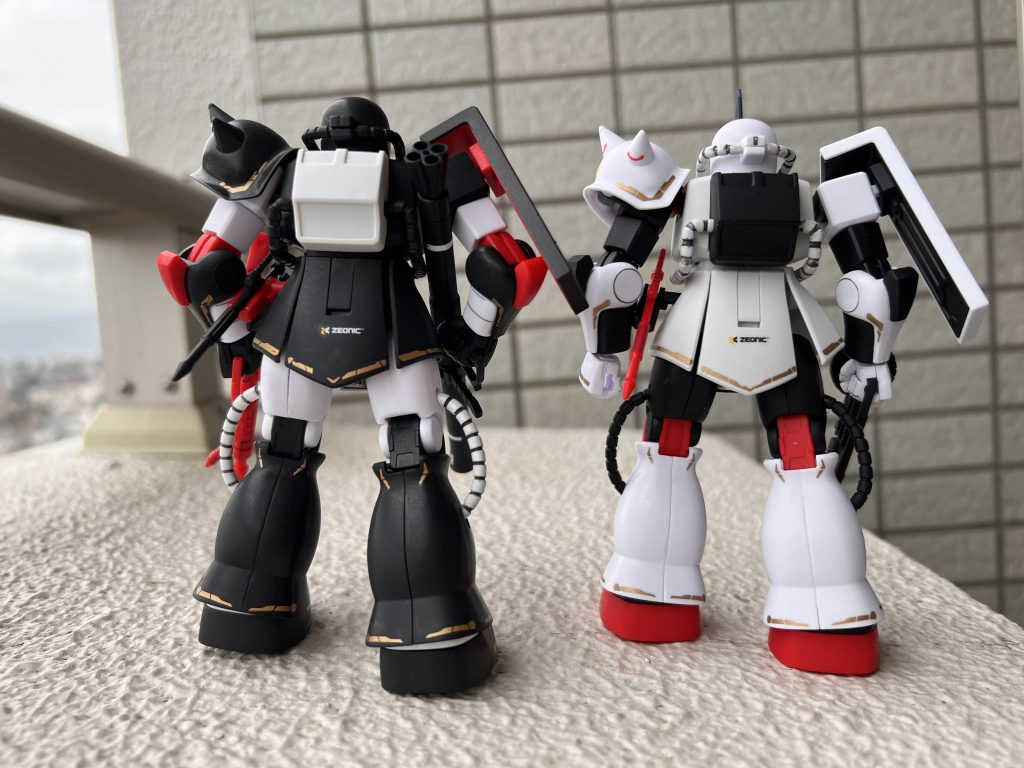 リバイブ版のザクは「シュ」っとしててカッコイイですが、旧HG版ザクⅡはどっしりと強そうな印象でこれもカッコイイですね(*'ω'*)エコプラにハマりそうな予感・・・でも売ってない(*'ω'*)