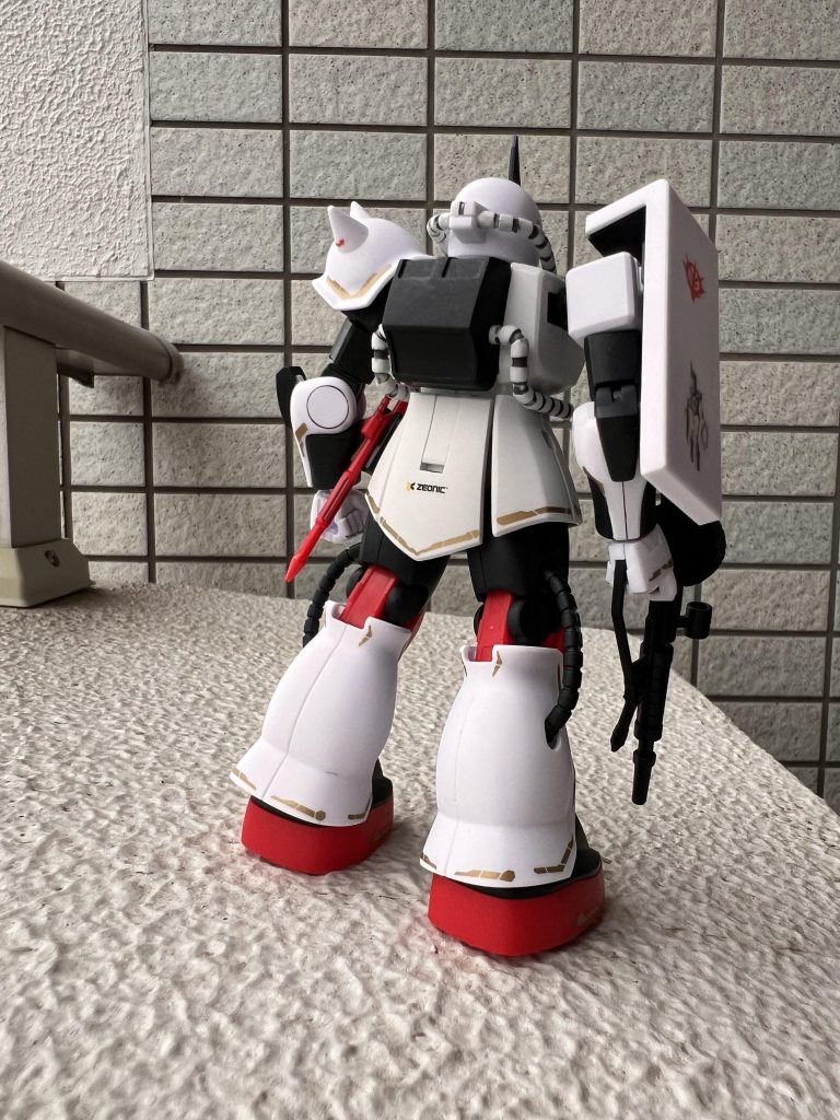 ザクレディ バイスー(白色)は聖騎士っぽく強そうな出立ちに。いかにも指揮官って感じになってると思います。