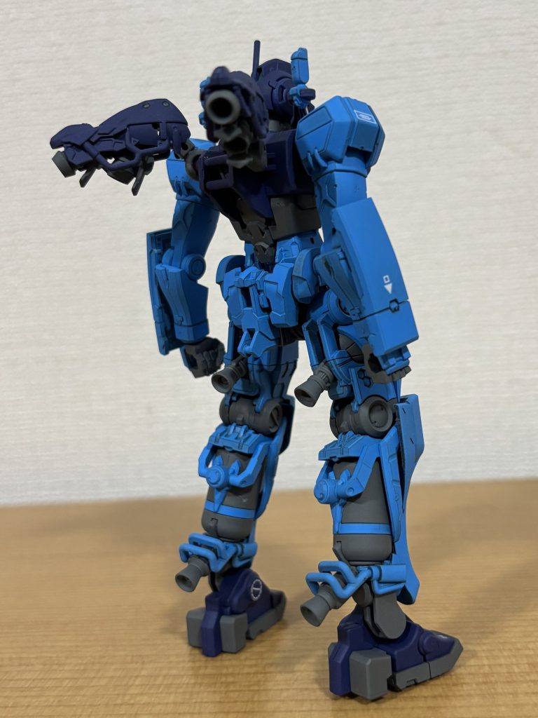 ボンベっぽいところや駆動系は軍艦色の灰色で塗りました。ちゃんと兵器感が出るので愛用してます。