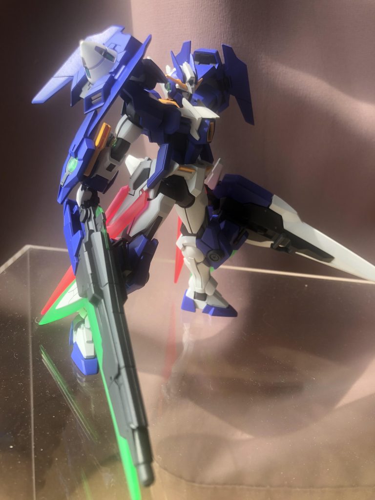 GNソードⅡブラスターは作らない予定でしたが、大剣二刀流にしてみたく、後から塗装して用意しました。