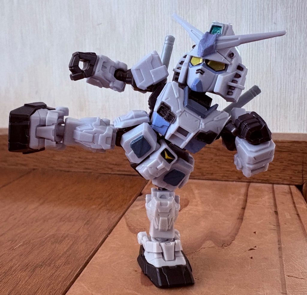 モビリティジョイント自体はこれが初めてですが、その名に恥じないポーズが取れて、これが「食玩クオリティかッ!!」と思わずうなりました(gundam-kao2)