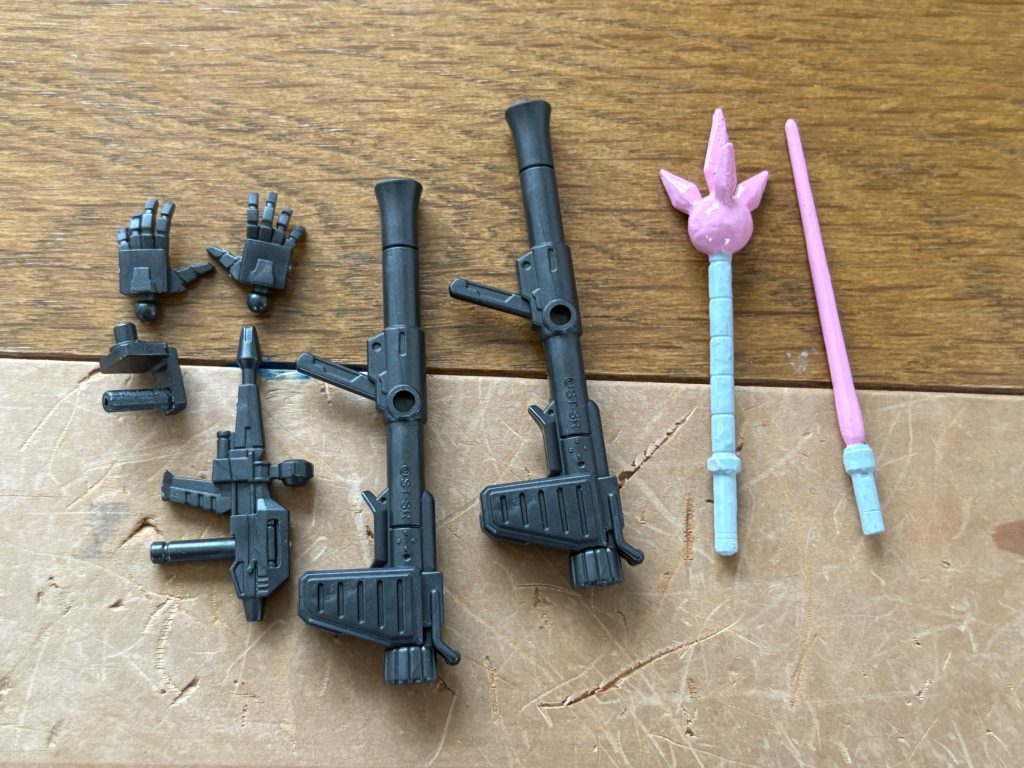 武器も豊富についており、控えめに言って最高です(zaku-kao2)ビームサーベルとビームジャベリンは塗装してます。