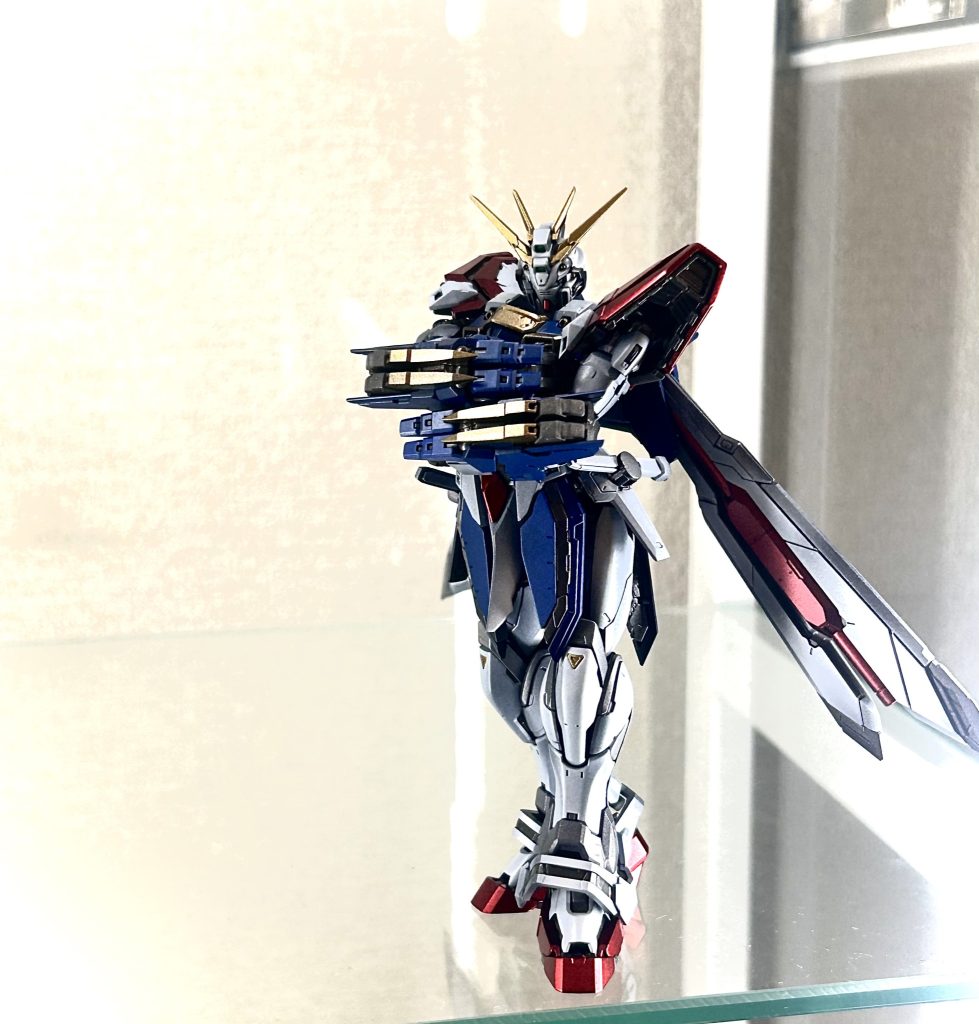 印象的な腕組みでフィニッシュ。パーツのポロリもほとんどなく、最高の造形と可動のキットでした。まさに神キット。この熱い気持ちのまま来年も駆け抜けていきたいですね。皆様ありがとうございました!良いお年をお迎えください。