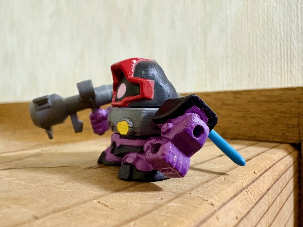 姿自体は普通のドムですが、SD体型なので、リック・ドムとしても遊べるシロモノです(zaku-kao6)