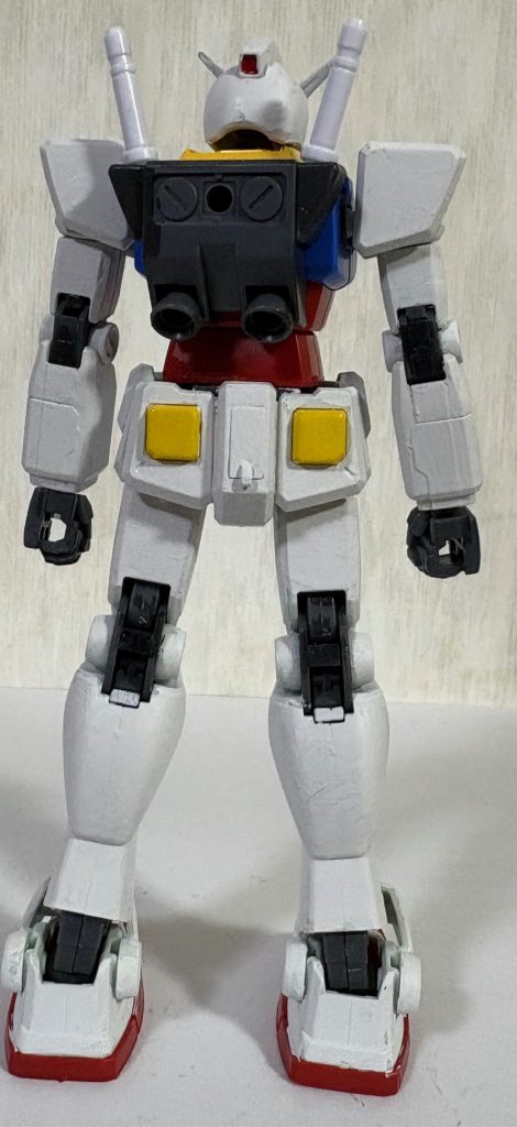 なのであまり動かさずにお台場のガンダム像みたく飾る事にしました(gundam-kao2)