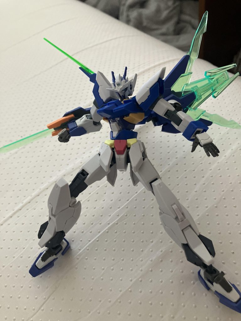 3枚目バランスが悪いと感じたなって思い始めてジュピターヴやめて今の足になりました使用機体はダブルオーダイバーアークガンダムAGEFXの2機です自分らしくかっこよく出来たと自分の中では思っているつもりです