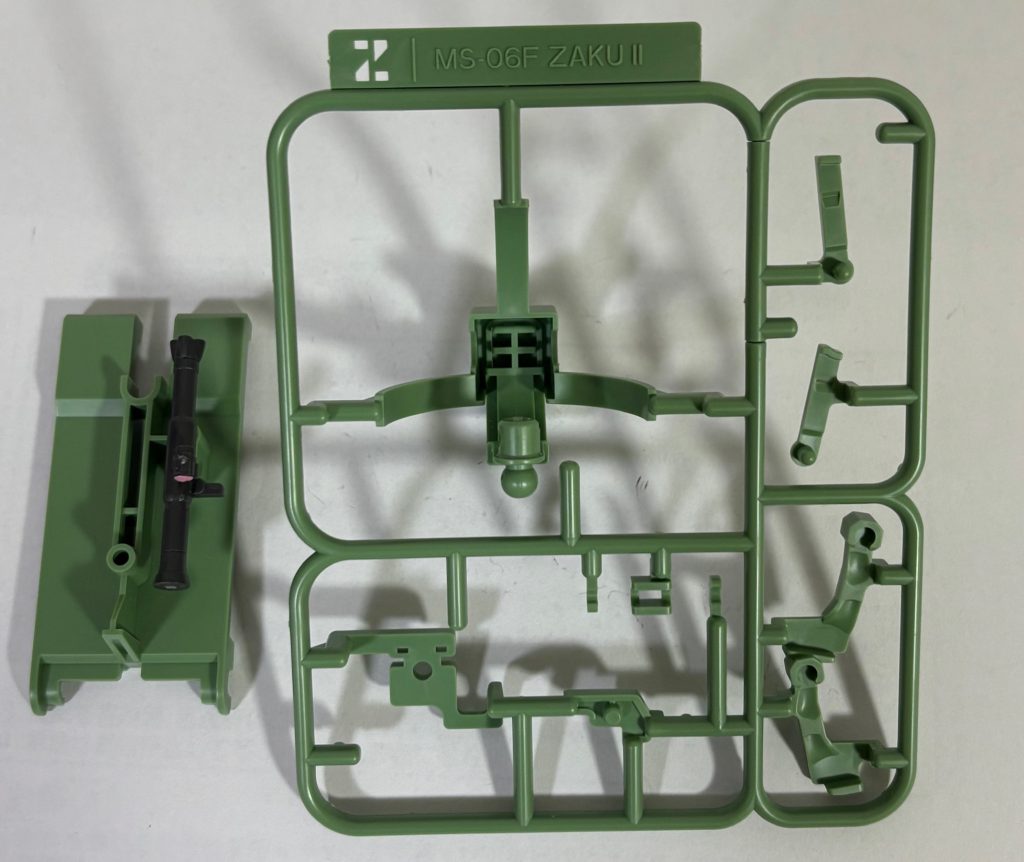 ランナー用パーツ。ザクバズーカもついてきます。