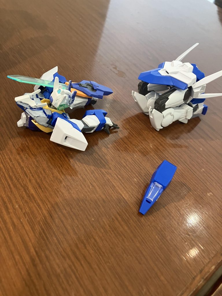 フライトユニットを除くなら三つのユニットに分けられるGNチェストフライヤー、GNレッグフライヤー、GNコア・ファイターの三つだ