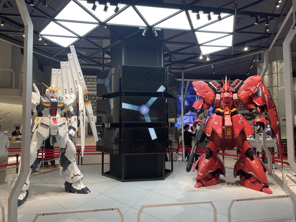 家の近くにSIDE-Fがあるので写真を撮って、デカールを寄せたりしてました。