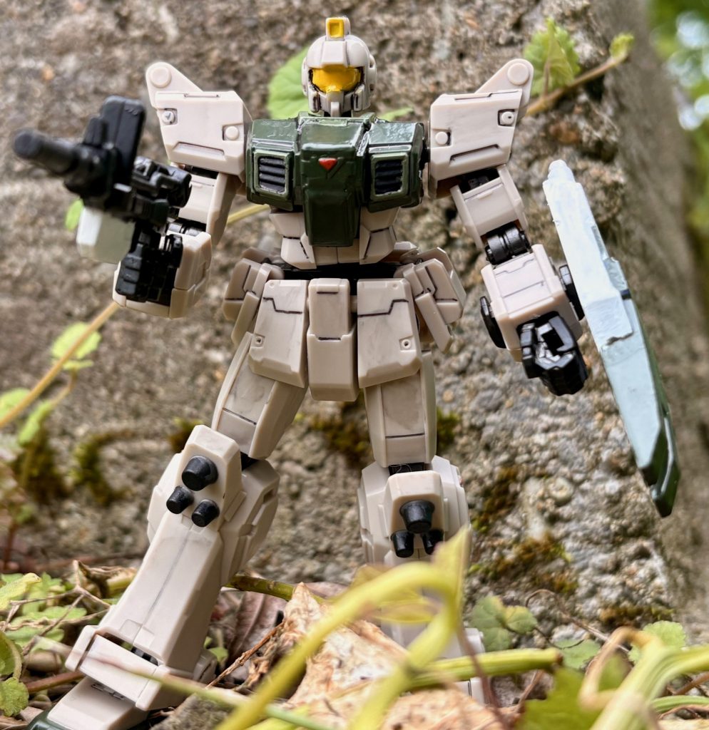 見方によってはジオンに鹵獲された陸ジムにも見えますね。