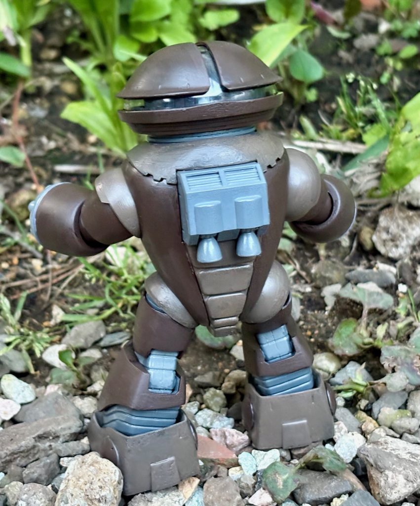 ブラウン主体のカラーのため、自然風景に違和感なく溶け込んでおり、これならアッガイが特殊任務にベストマッチな機体であると頷ける。