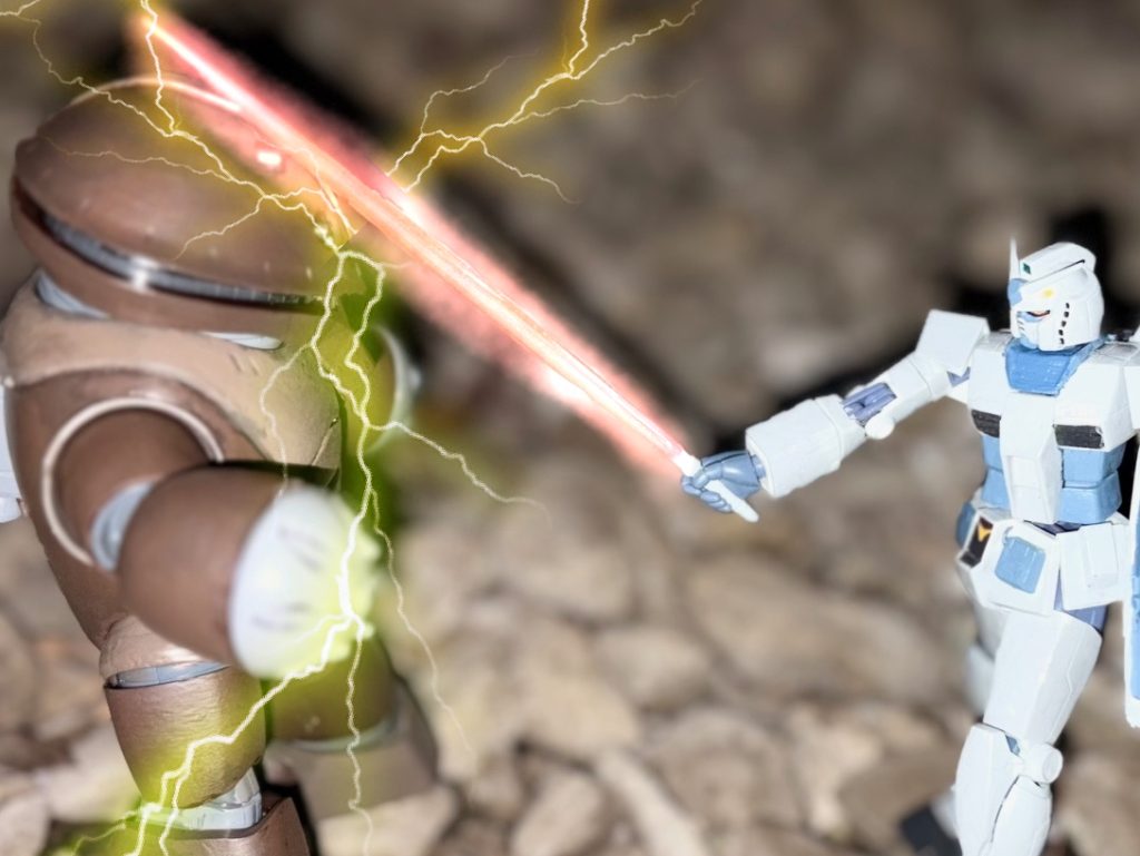 TV版ではノーマルのガンダムによってビームサーベルで真っ二つにされていたが、こちらの世界線ではジャブローでロールアウトされたヘビーガンダムとG3に倒されている。