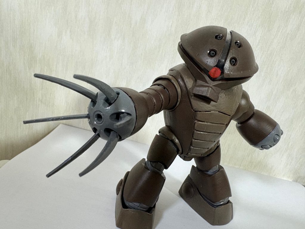 丸いフォルムがチャームポイント。アッガイのいいところはカッコよさと可愛らしさを両立している点である。