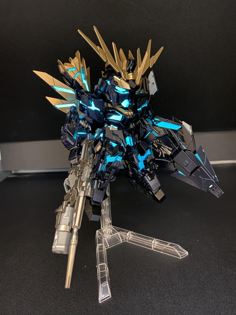 蛍光塗料ですので鮮やかに光ってくれます。