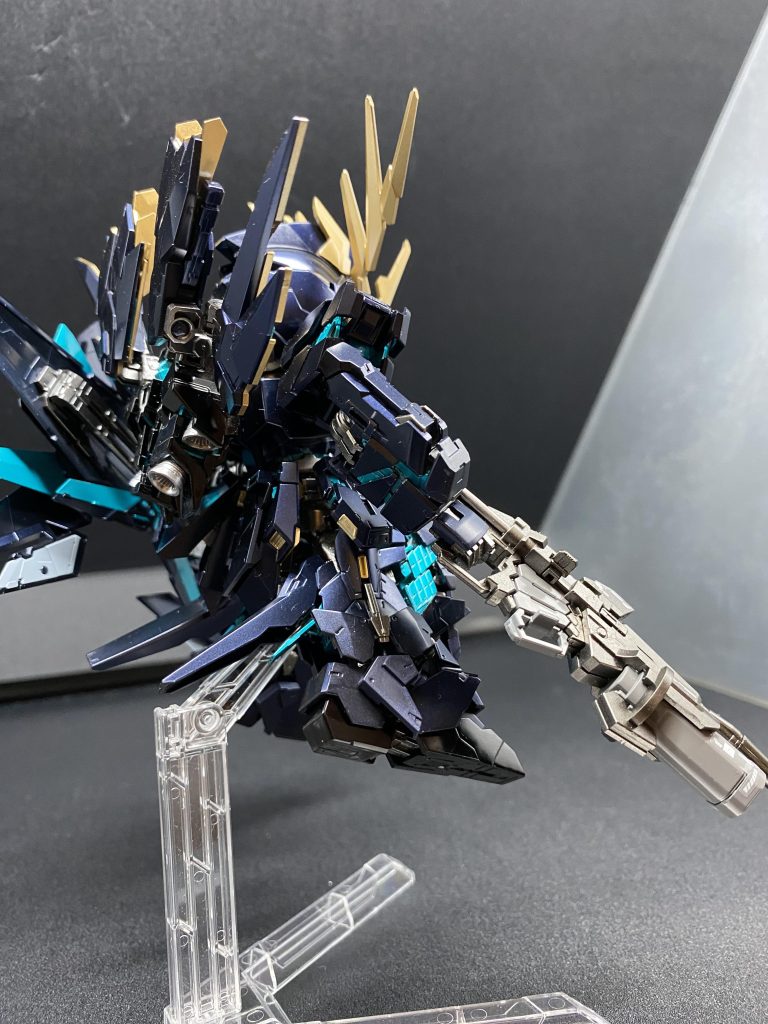 SDの可愛らしさも有りますが、RGグレードの濃厚な造形がマッチして良い雰囲気だと思います。