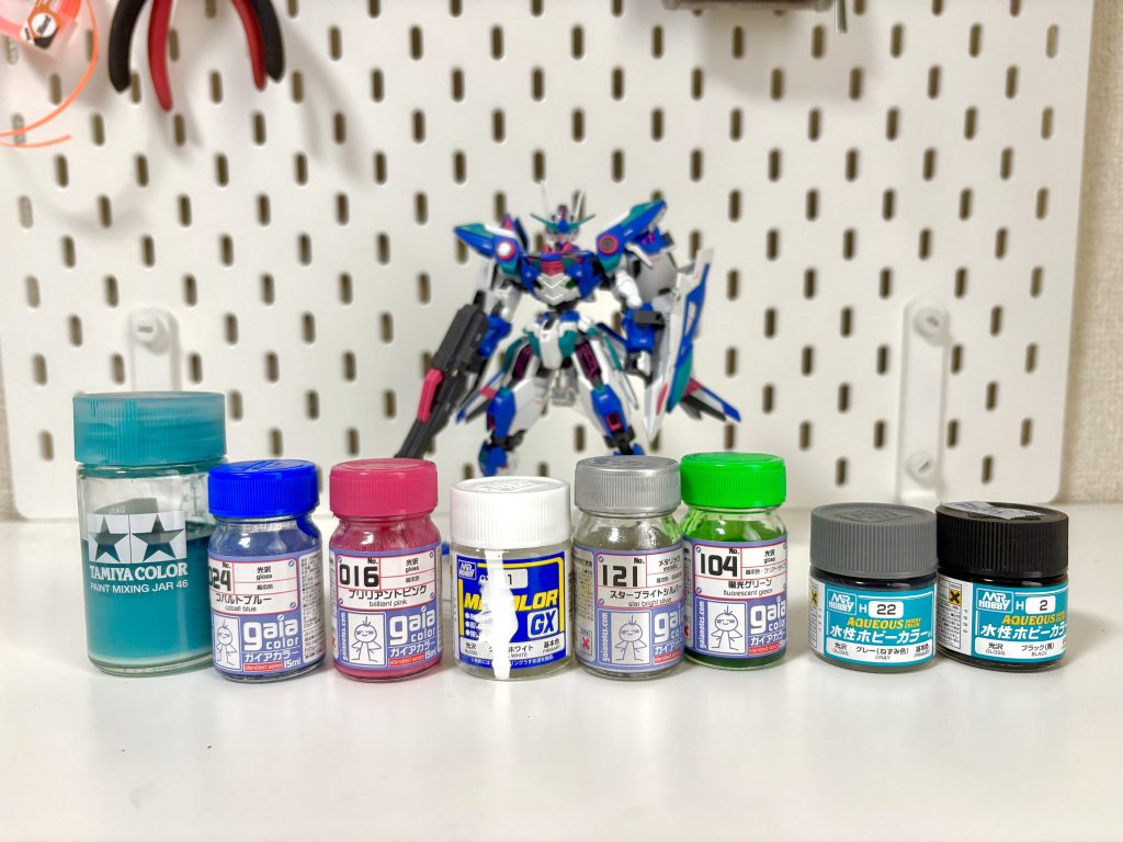 使用した塗料たちです。毎度汚くてすみません。フレームはここにはありませんがメカサフスーパーヘヴィです。