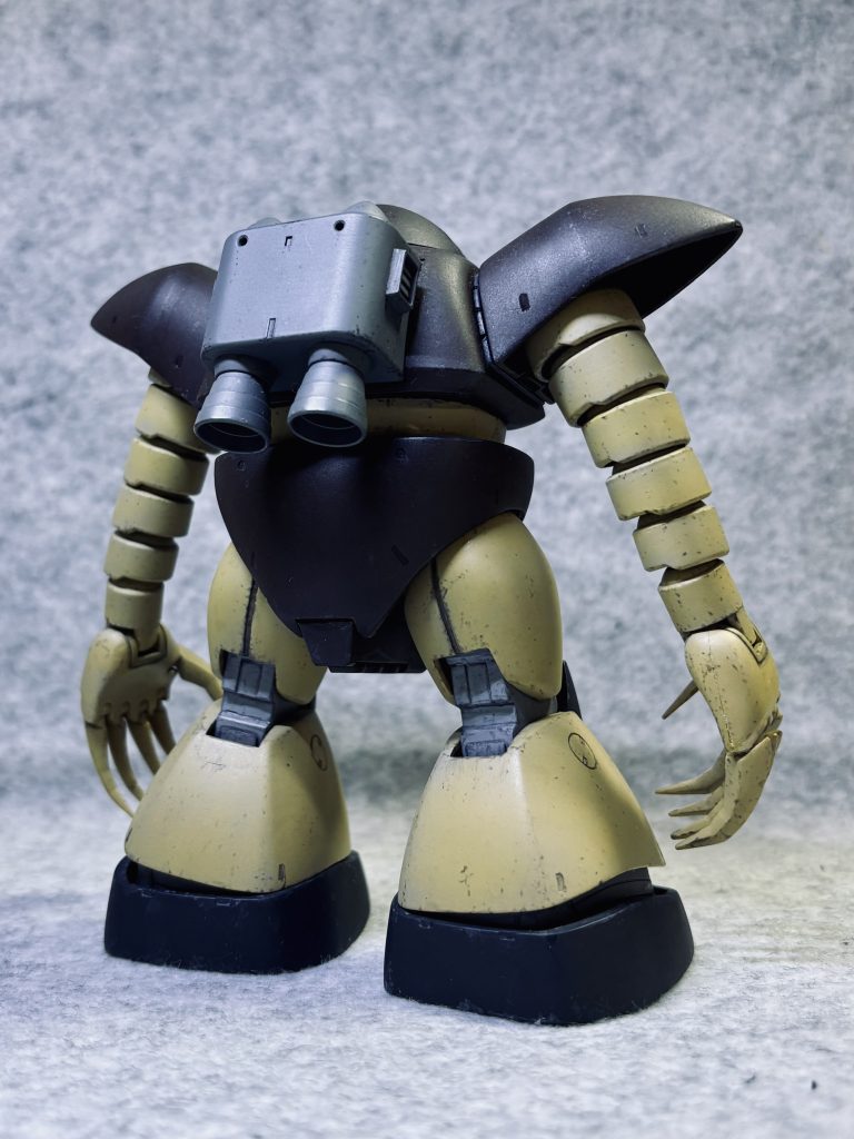 キットのままだと膝の曲がり方が、気に入らなかったので、少し改修してます！