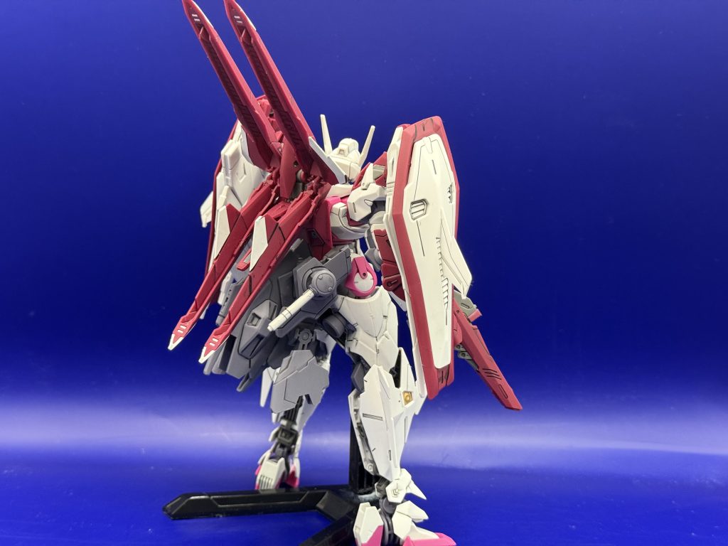 全身を前後からロブスター+ルブリスのバックパックが乗ってるので背面のボリュームはかなりのものです。