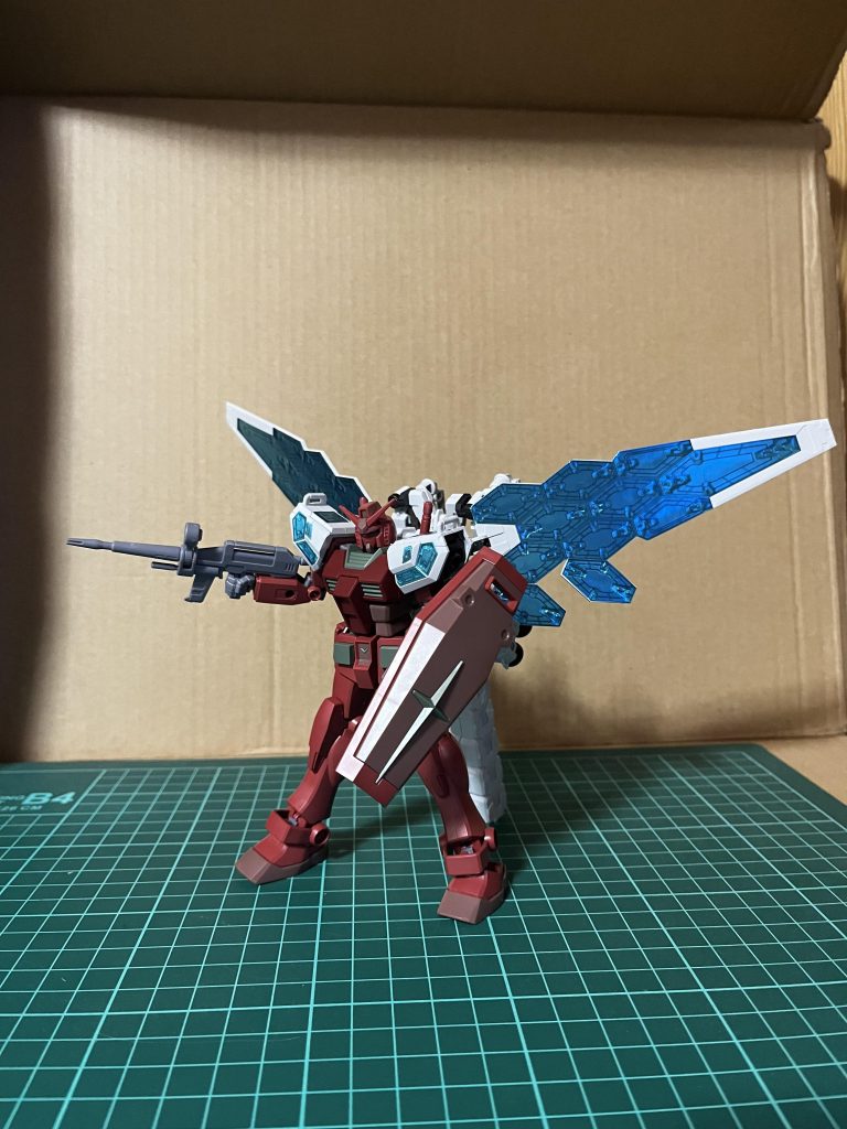 赤いガンダム–3枚目/制作者：アッキー