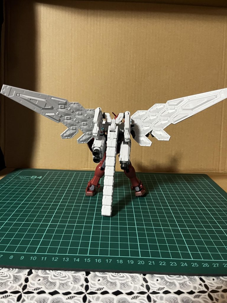 赤いガンダム–5枚目/制作者：アッキー