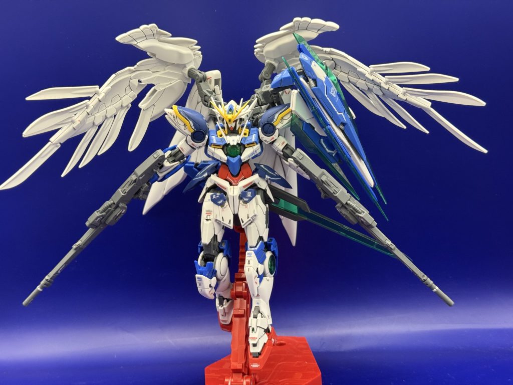 ツインバスターライフルを分割してウイングゼロお馴染みのポーズめちゃくちゃ迫力のあるポーズですね