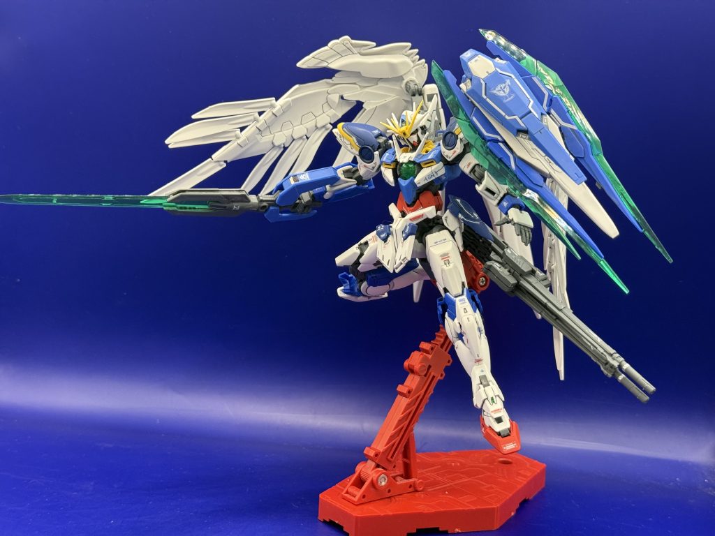 そしてGNソードⅤのソード形態装備ツインバスターライフルのバックアーマー収納もこんな感じです。