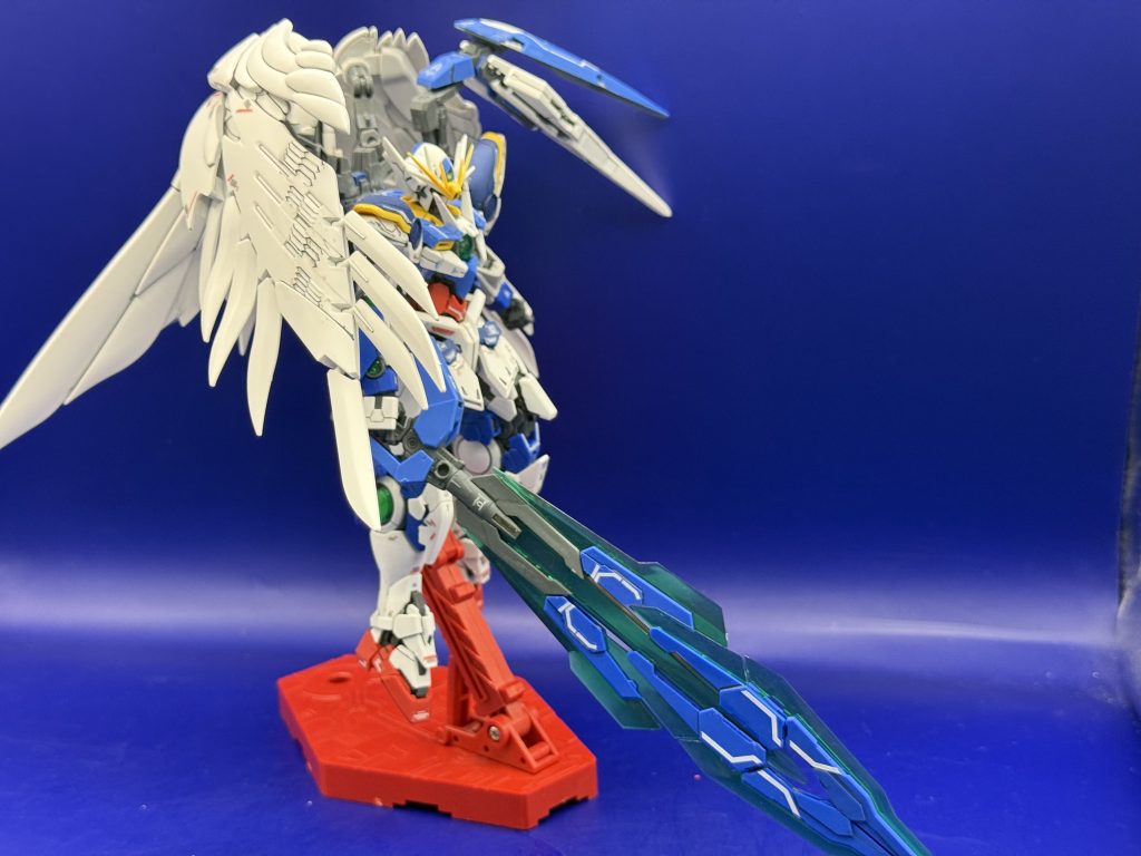 そしてGNソードビットをソードに纏わせたバスターソード形態めちゃ重いですがクアンタは腕の関節が結構しっかりしてるので構えたりとかも結構できます