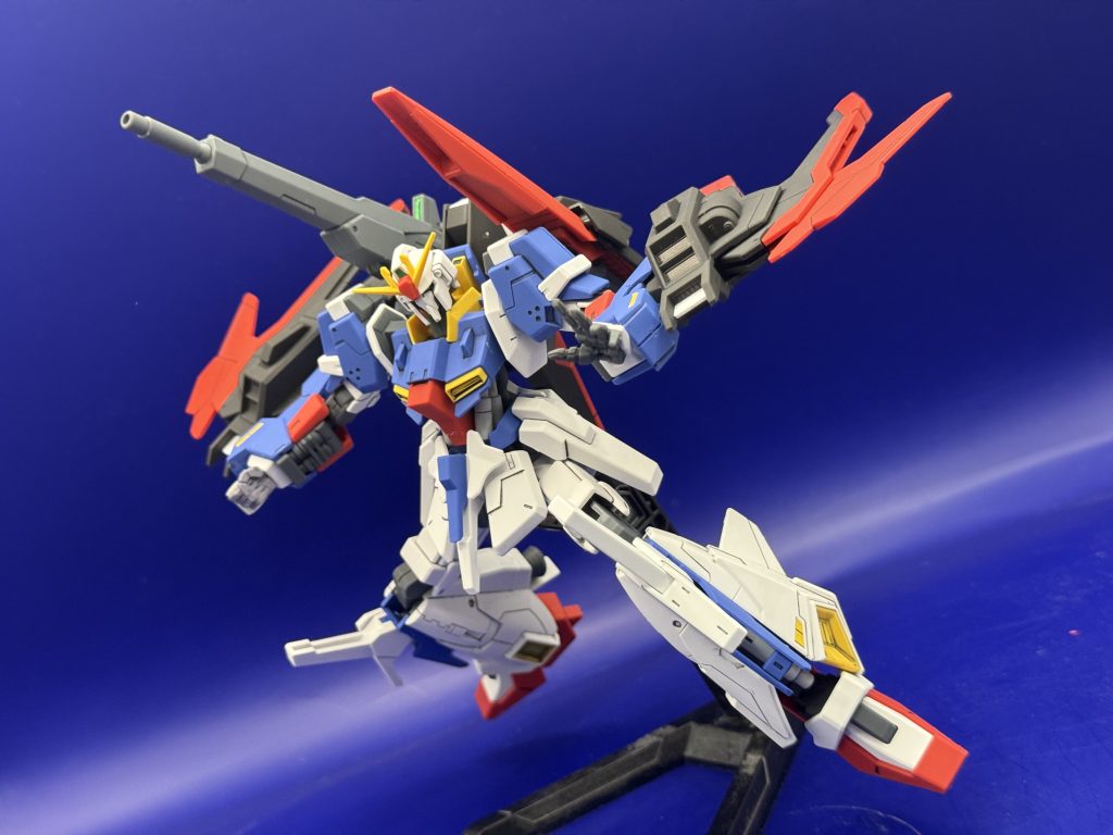 腕にバインダーを装着した形態。背部にライフルとシールドを格納できるので背面も結構寂しくないです