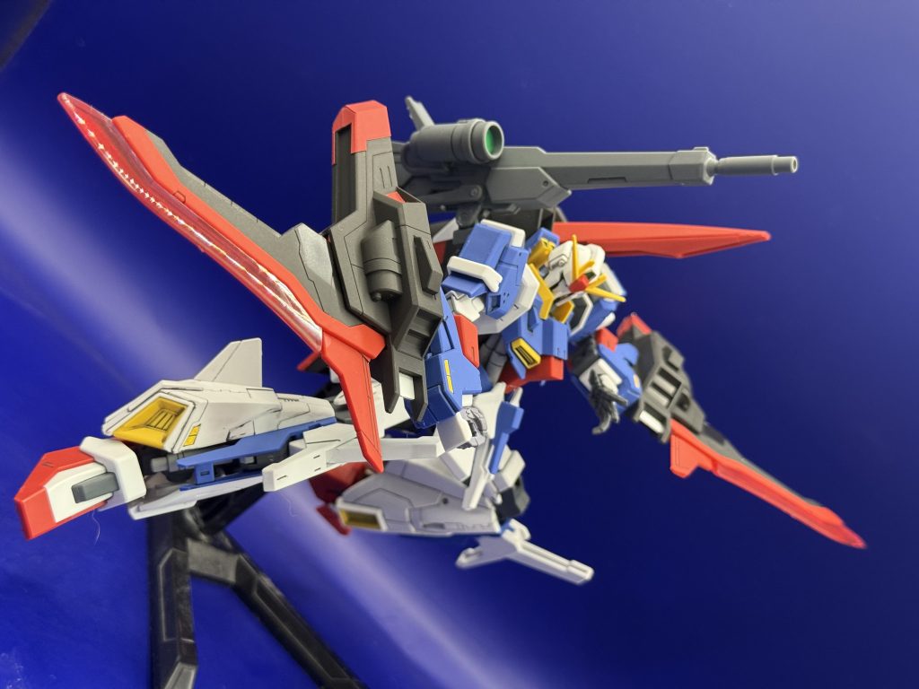 ビームブレードで攻撃しているようなモーション大型故に取り回しは悪そうですが威力は絶大です