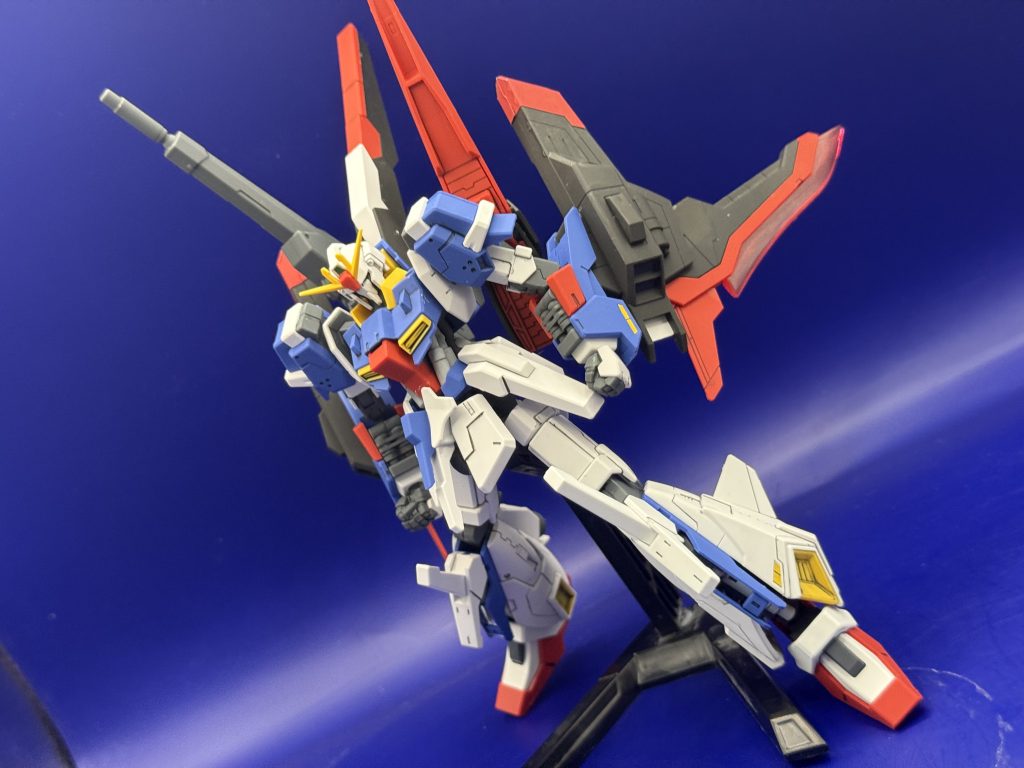 そして本機唯一とも言える近接ビームブレードの展開。バインダーの形が結構変わるので迫力が出ます