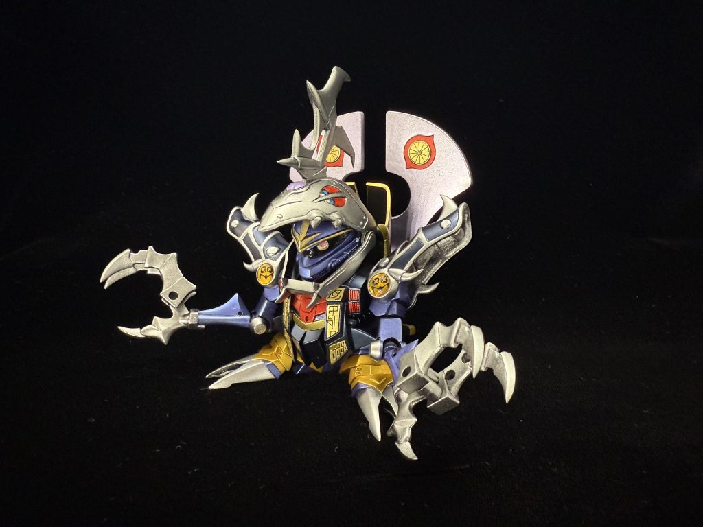 まずは黒魔神。後の闇皇帝。まさに闇の権化といった感じです。本キットは腕の稼働範囲が泣きどころであったため、唯一の改造点として腕に稼働軸を追加し、自然なポーズを取れるようにしています。