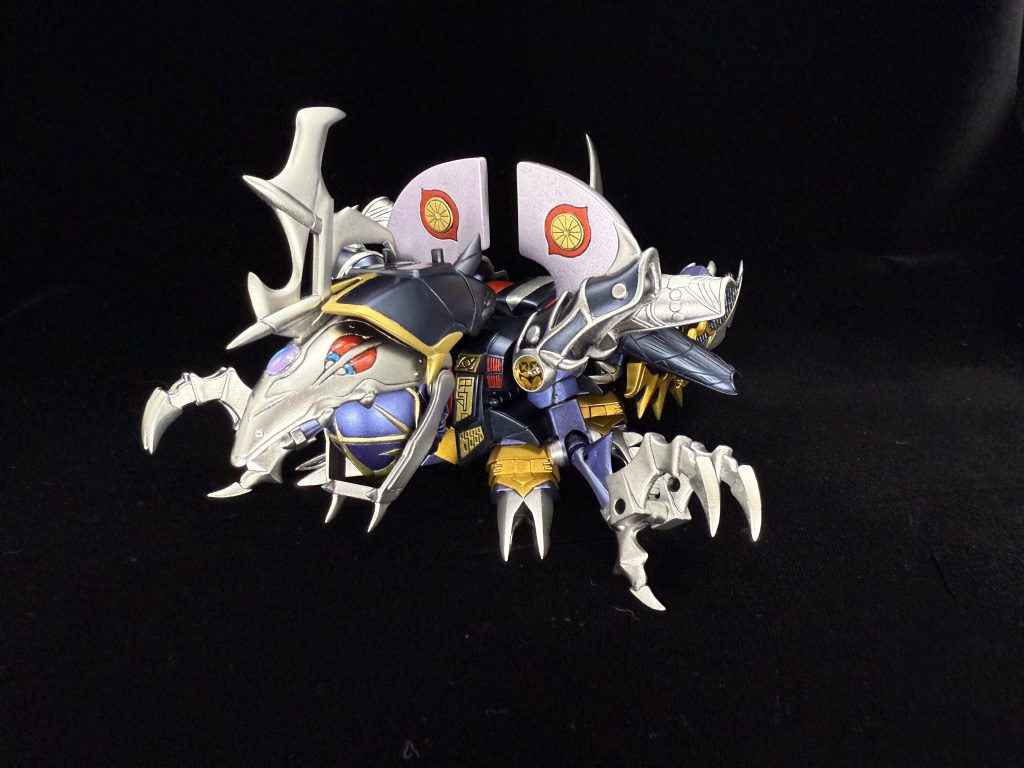 黒魔神闇皇帝。未来からやってきた闇皇帝が、復活させた黒魔神と合体した姿。闇皇帝のモンスターモードもインパクトがありましたが、さらにモンスター感が増しています。