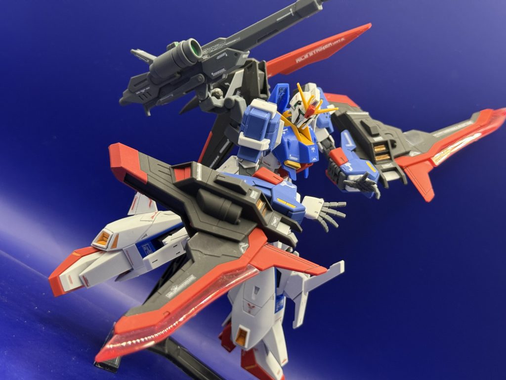 中距離にはロングビームサーベルで、近距離にはこのビームブレードで対応できます