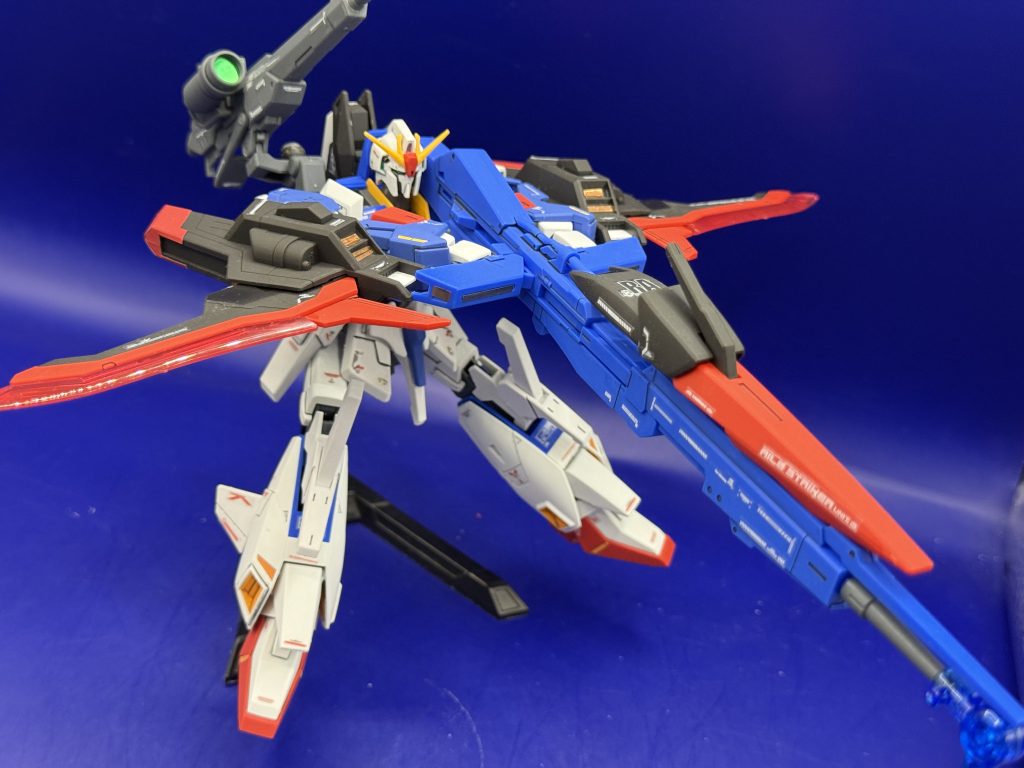 そして強化された必殺技のハイパーメガフェニックスバーストハイパー・メガ・ランチャーに全エネルギーを乗せてその勢いとともにフェニックスを発射するため従来よりもより強力になった必殺技という設定