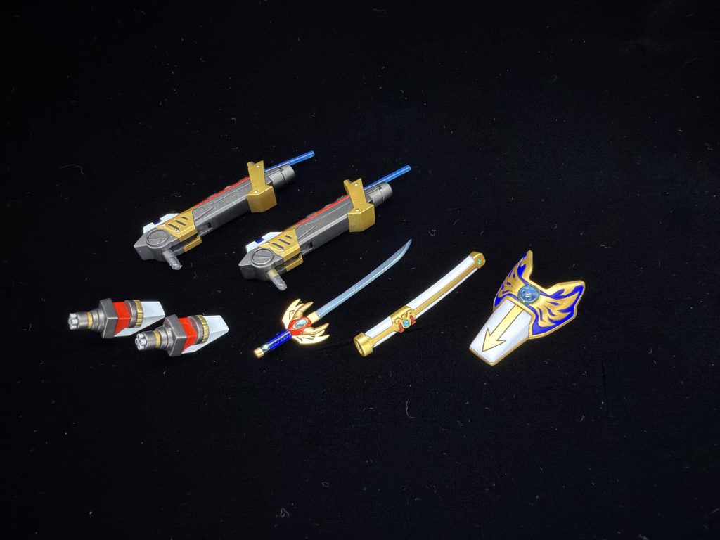 武装類。宝玉部にはUVレジンを使用しています。