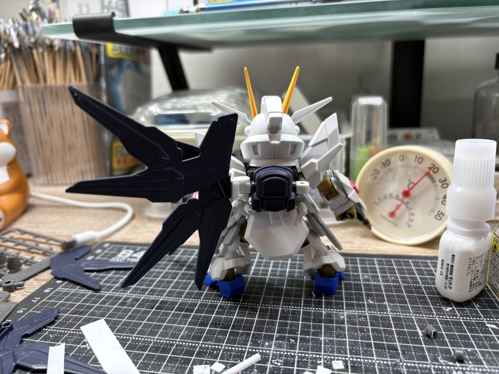 バックパックのウイング可動軸新造中。