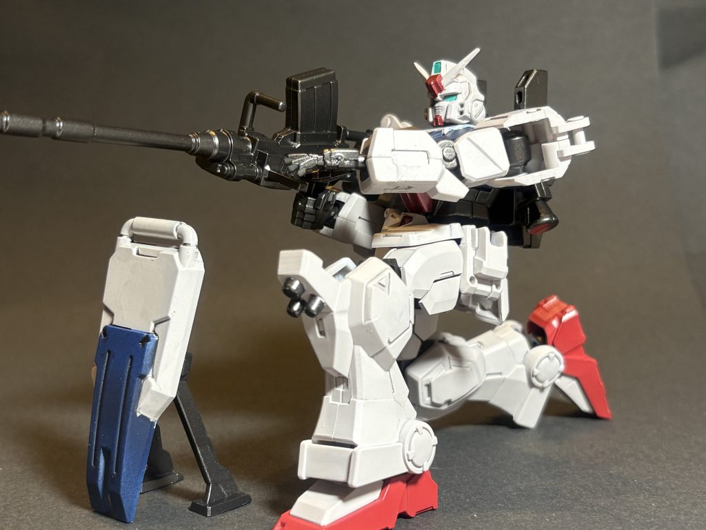 陸戦ガンダム　お約束の輝き撃ち。OPのように盾でキャノン支えられませんでした。サイズが、、、。