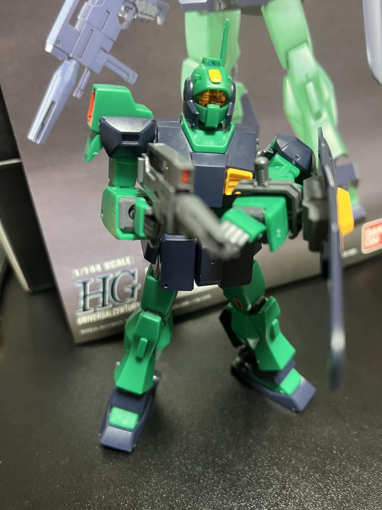 射撃ポーズです！手首のパーツがビームライフルを持ちやすい工夫がしてありビックリしました😳