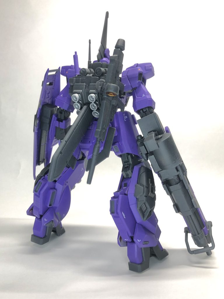 ランドセルにはフルアーマーガンダム7号機のものを使用し、ビームライフルをマウントできるようにしています。また、ふくらはぎ部分のホバーユニットは何かのスラスターに置き換えてあります。