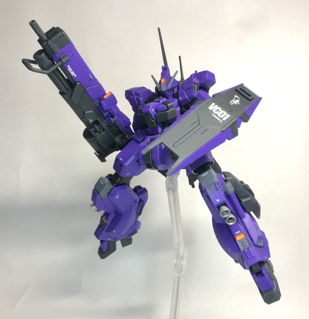 カラーリングはバルギルをイメージした紫のモノトーンカラーでまとめましたが、どこかバーナムジェガンのような私設軍隊っぽさもありますね。