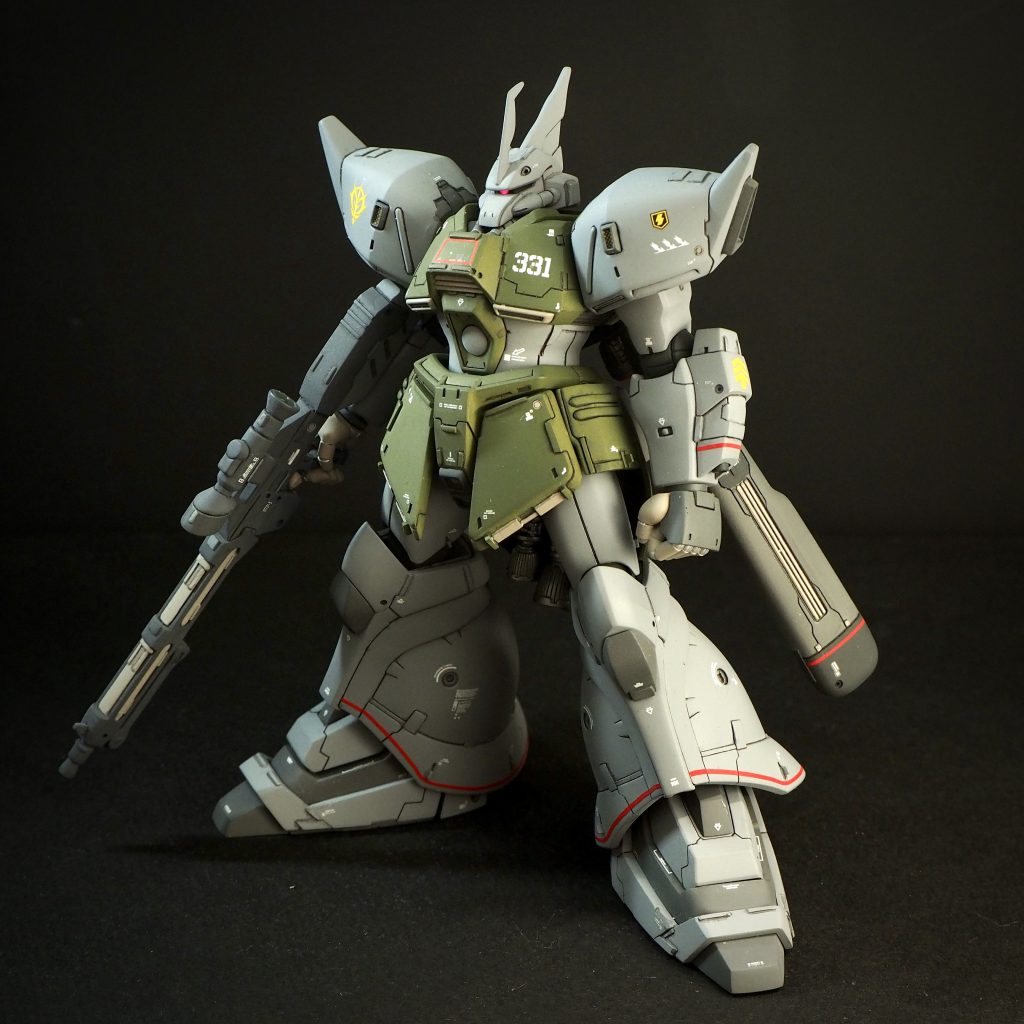 肩の角ダクトや三角ダクト内部にもフィニッシュシートのケブラー柄とカーボン柄を貼り込んでいます。