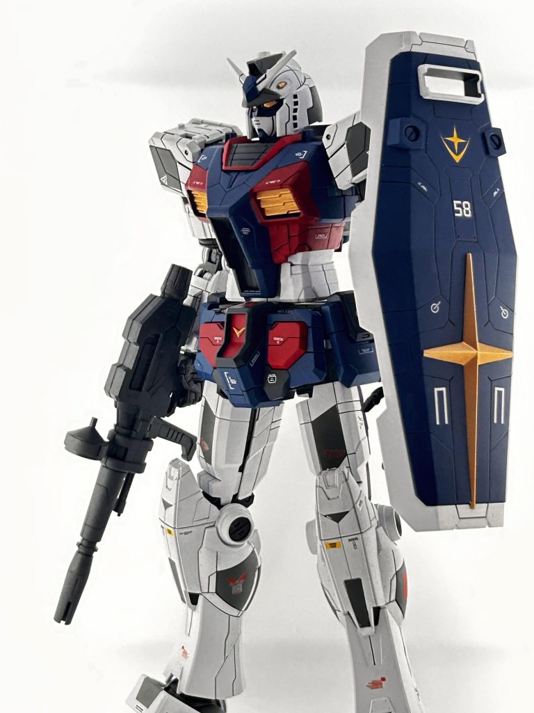 シールドのクロスもゴールドです。