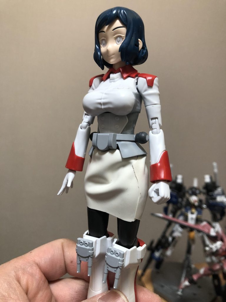 素組み。リン子さんの大きな問題はタイトスカートだと思ってます。前後に分かれた前垂れみたいな軟質素材のスカート。アレがキットのクオリティ下げてる気がします。